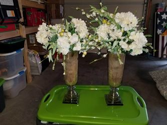 Lots of centerpiece items used for wedding