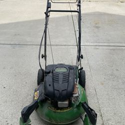 JOHN Deere Lawnmower For Parts 