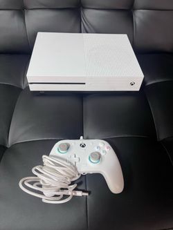 Xbox one s + controller + cables