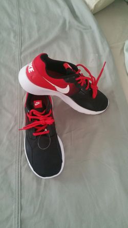 Kid's Nike Sneaker Youth Size 7 Brand New