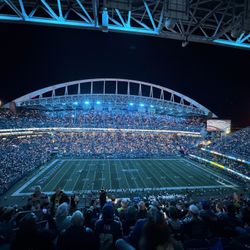 Seahawks Vs LA Rams 3 Tickets Section 310 45 Yard Line $250.00 Each OBO