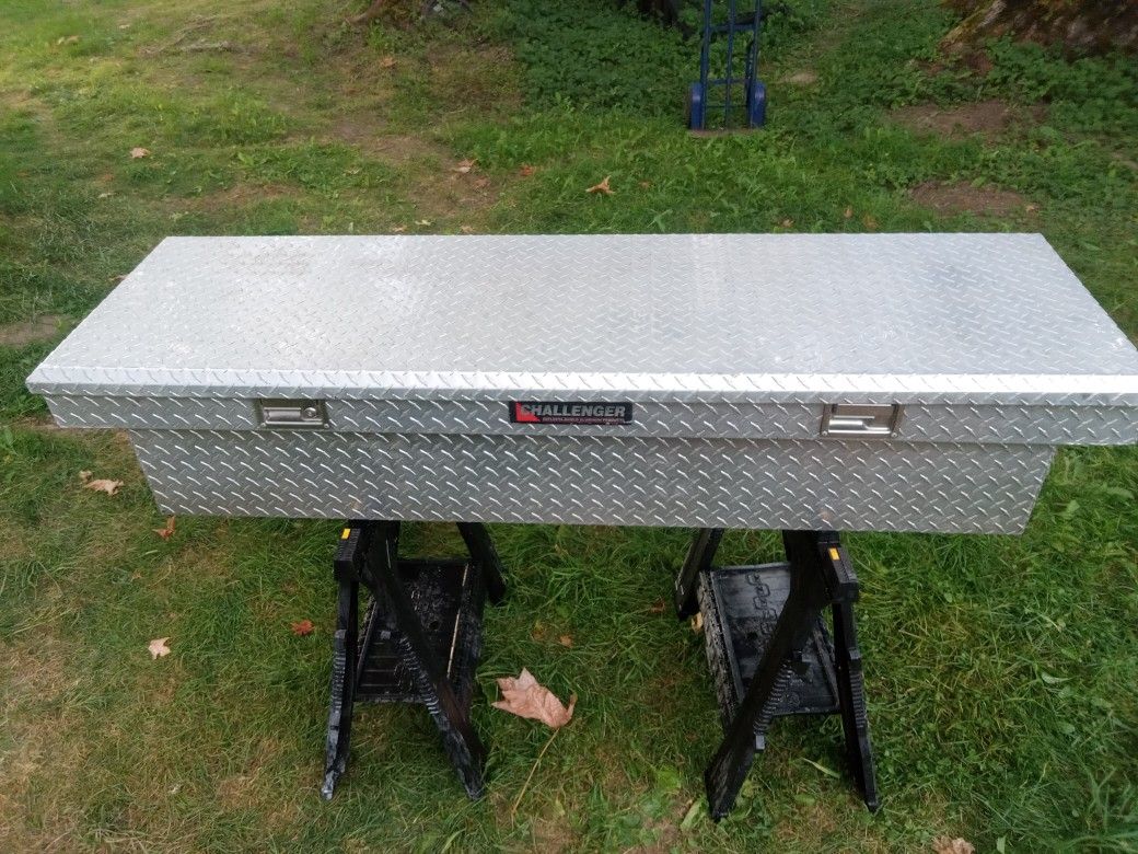 Lund Challenger Model # 5400db