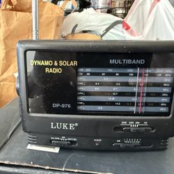 Luke DP-976 Portable AM/FM/SW-14 Dynamo Solar Powered Radio