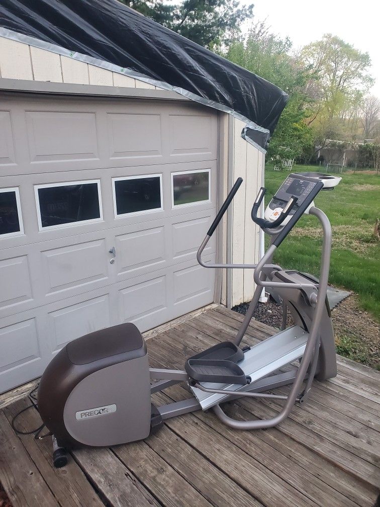 Precor 5.35 Elliptical I Can Deliver