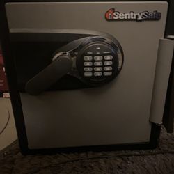 Sentry Safe Fire Proof Safe Gently Used With Manual Perfect Way To Protect Your Valuables!