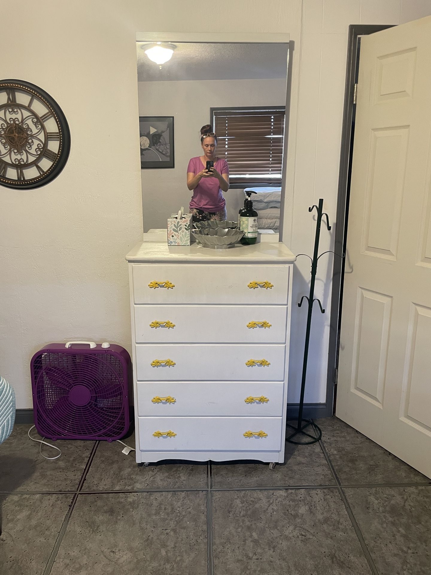 5 Drawer Solid Wood Dresser W/Mirror