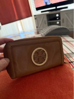Tory Burch tan wallet