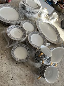 Elegant Porcelain Dinnerware Set