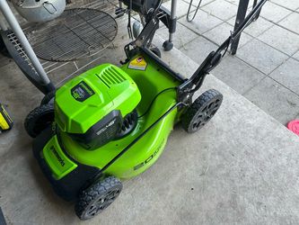 GREENWORKS LAWNMOWER