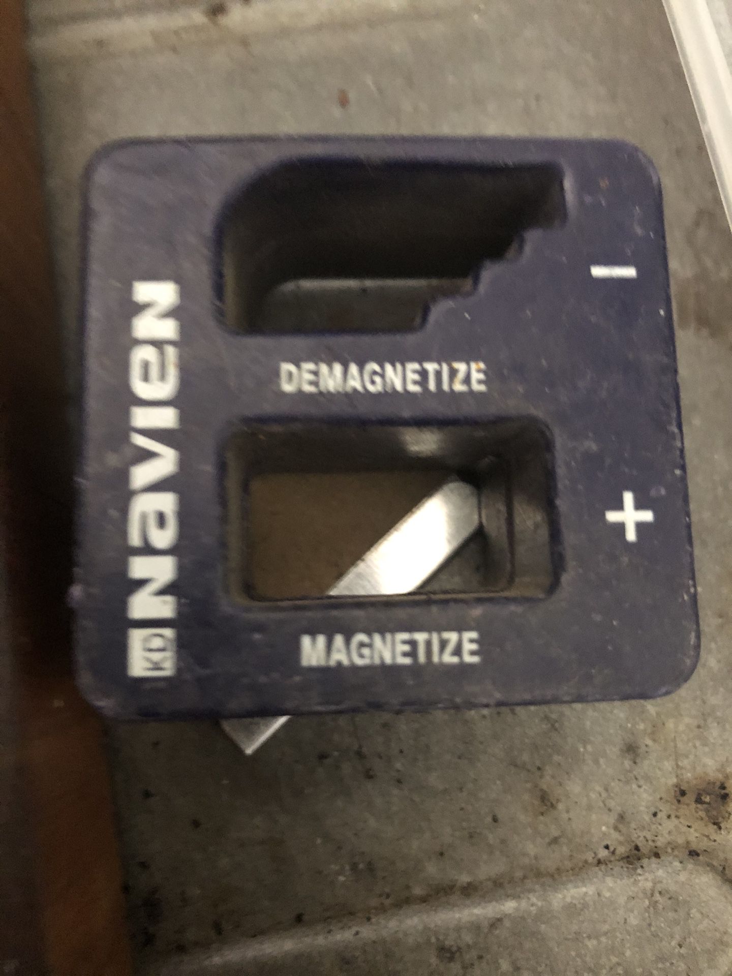 Demagnetize tool
