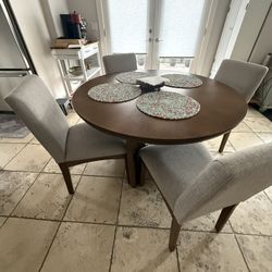 Round Dining Table With 4 Chairs