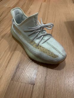 Yeezy Boost 350 v2 Hyper