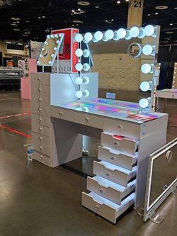 Hollywood Style Vanity Table 💕 SPECIAL OFFER 💕 FREE DELIVERY, Financing Available 