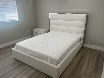Queen Bedroom Set
