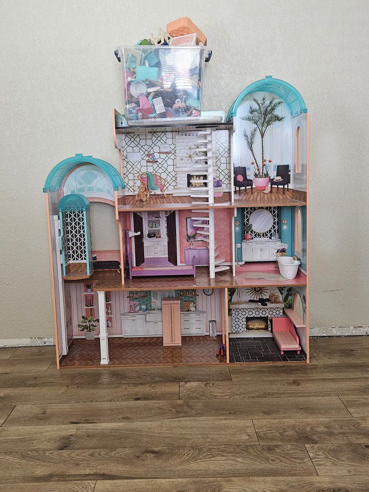Kidcraft Dollhouse with Dolls & Furniture 