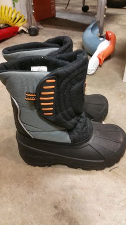 Boys snow boots size 10