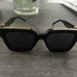 Lv Glasses