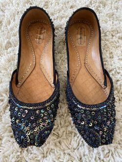 Khussa / flat silver shoes