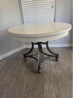 Round Farmhouse Dining Table with Leaf – $90 OBO