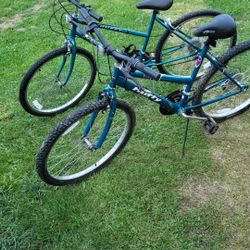 2 26" Huffy Bikes (recently serviced) 120$ Both