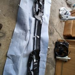 18-19 Ford Explorer Front Upper Bumper Original