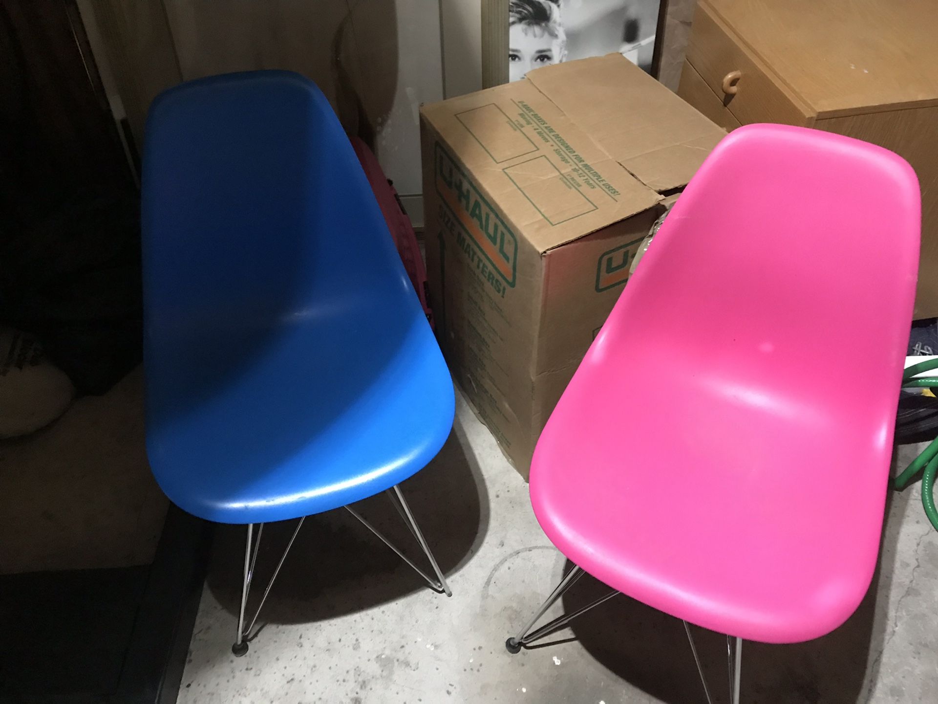 Too kids chairs