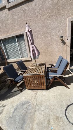 Outdoor Patio Set ā Wood Table + 4 Chairs + Umbrella