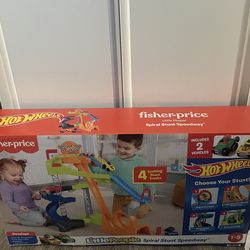 Fisher Price Little People Hot Wheels Spiral Stunt Speedway Race Toy Car Track
