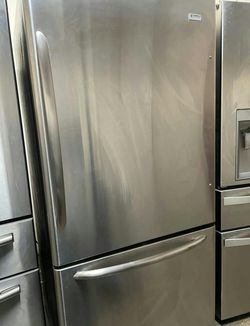Amana Bottom Freezer Stainless Steel Fridge IceMaker