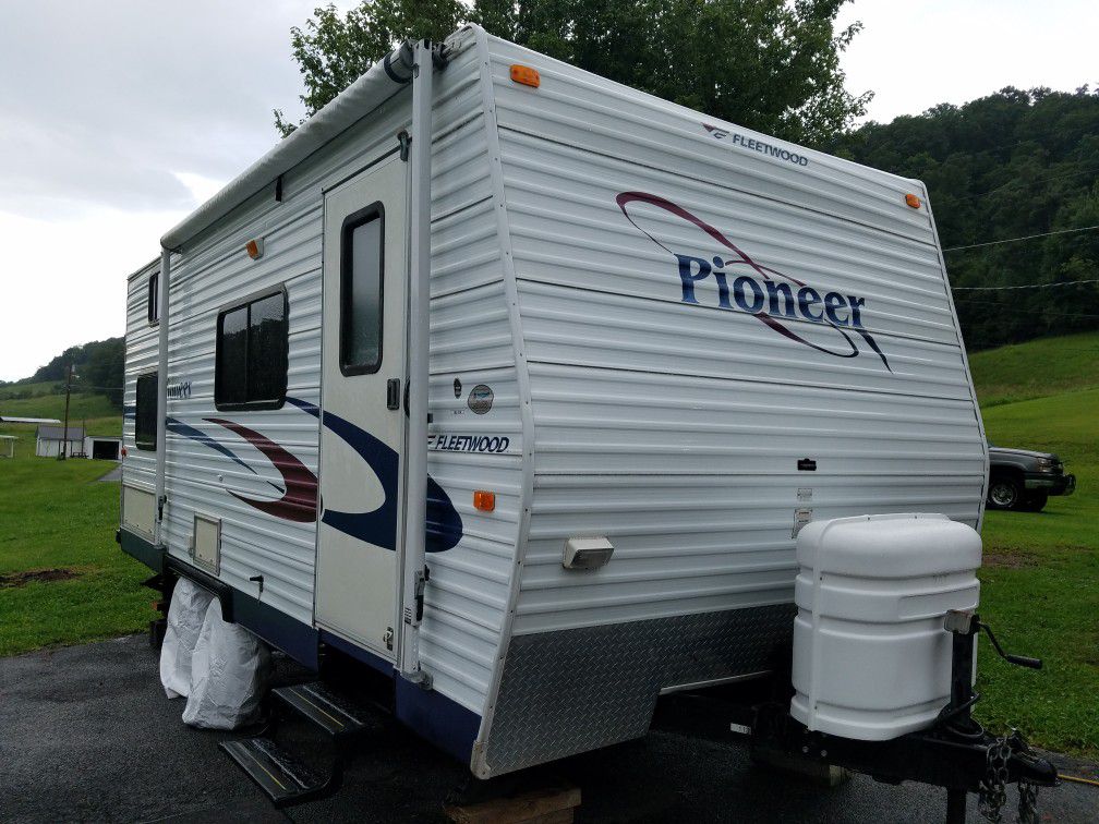 We're home !!!Like new show room floor condition !!2005 fleetwood pioneer camper .Dont Need A Truck To Haul ...lightweight. Ready To Go.