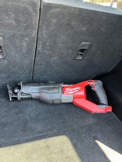 Milwaukee m18 fuel super Sawzall 5 velocidades $140 firme precio tool only no bateria