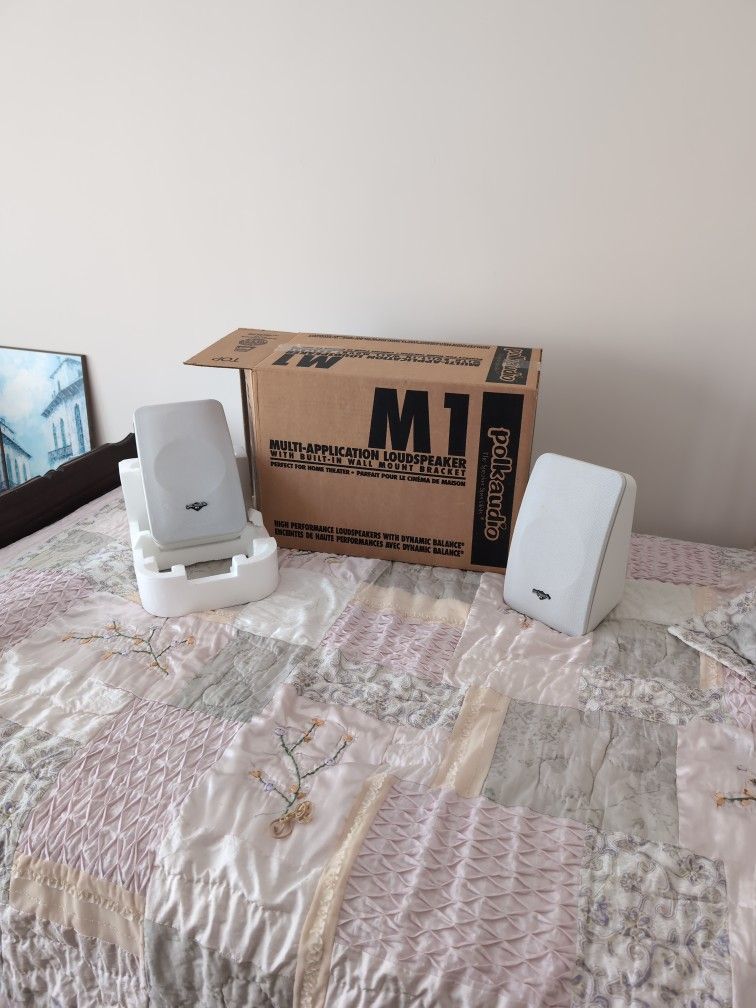 Polk Audio Speakers In Excellent Condition