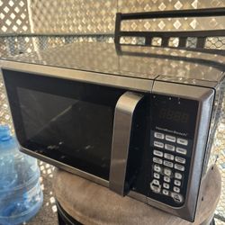 Hamilton Beach Microwave – Works – Needs Handle Repair