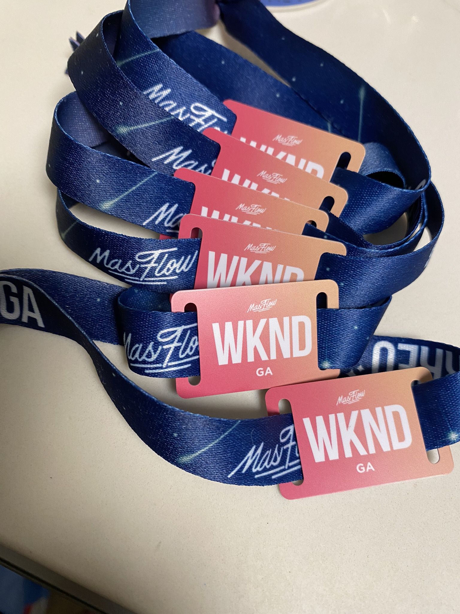 Mas Flow SUNDAY Wristbands In Hand 