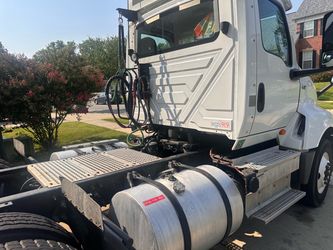 Freightliner Semi Truck Tractor