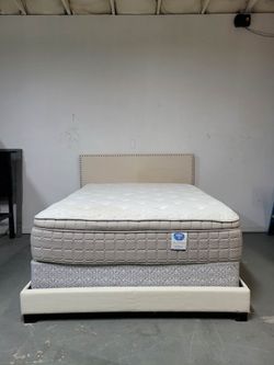 Modern queen size bed includes mattress set. delivery options available Se Habla Español