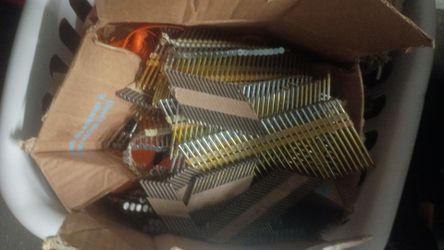 80lbs of collated framing and siding nails