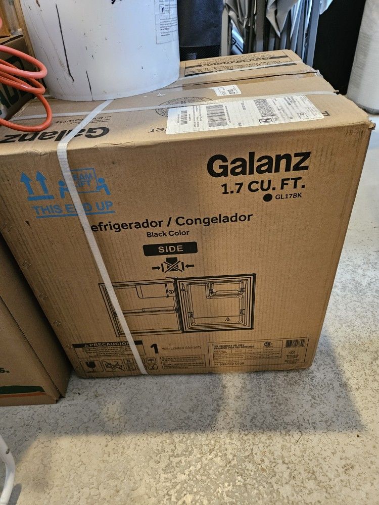 Brand NEW Mini Fridge GL17BK