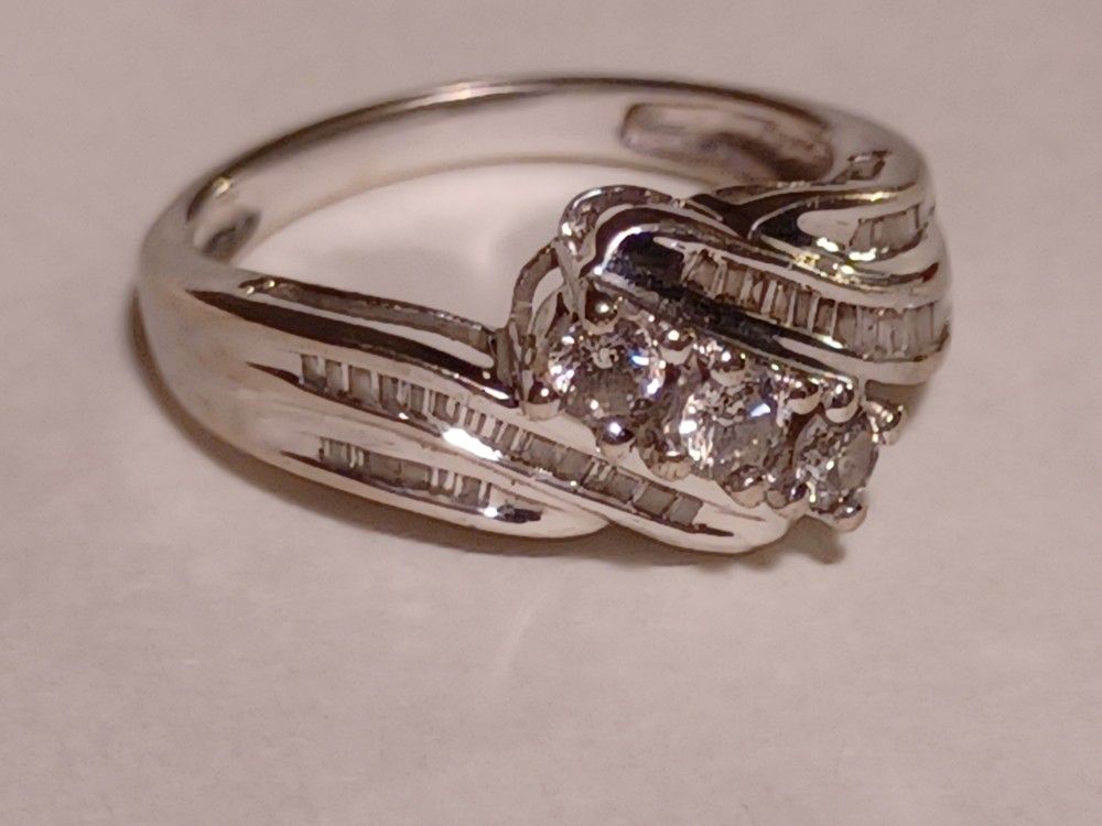 10k White Gold Diamond Ring