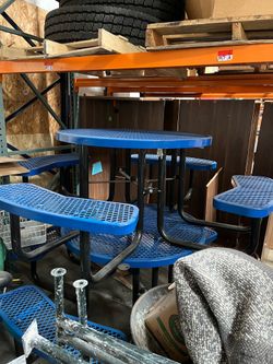 Picnic table