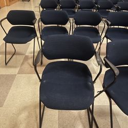 160 Auditorium cushioned stackable chairs
