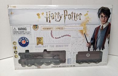 Lionel Harry Potter Hogwarts Express Ready-to-Play Battery Powered Model Train Set.  7-11960  