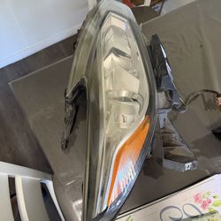 2016 Nissan Altima OEM Headlight (Passenger/Right Side)