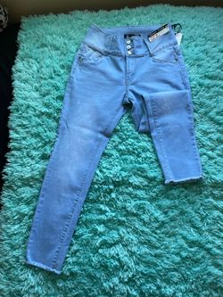 New women’s jeans size 11