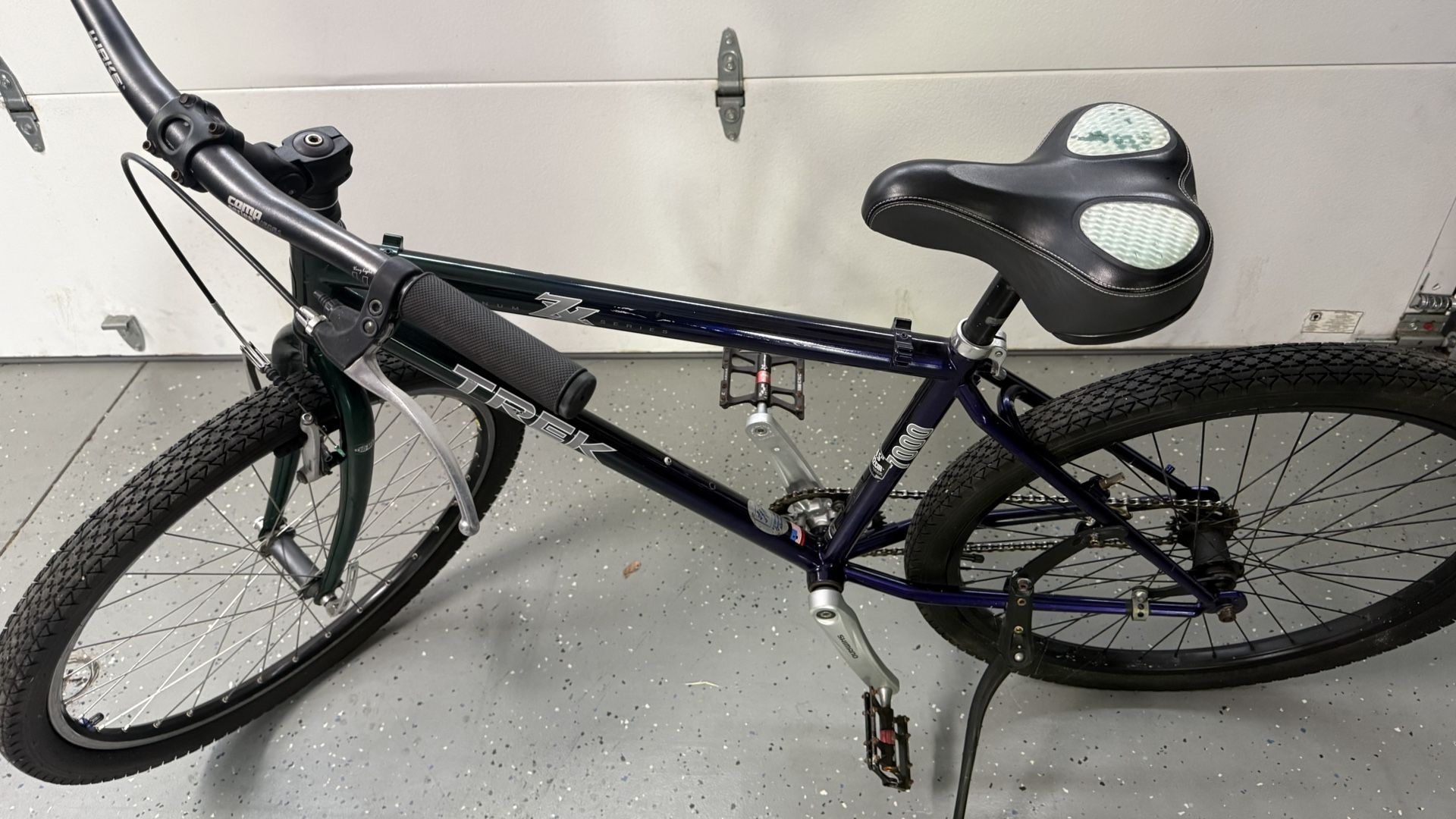 Trek 7000 Road Bike With Lot Of Upgraded Parts - Medium Size