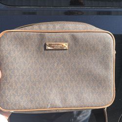 Michael kors crossbody