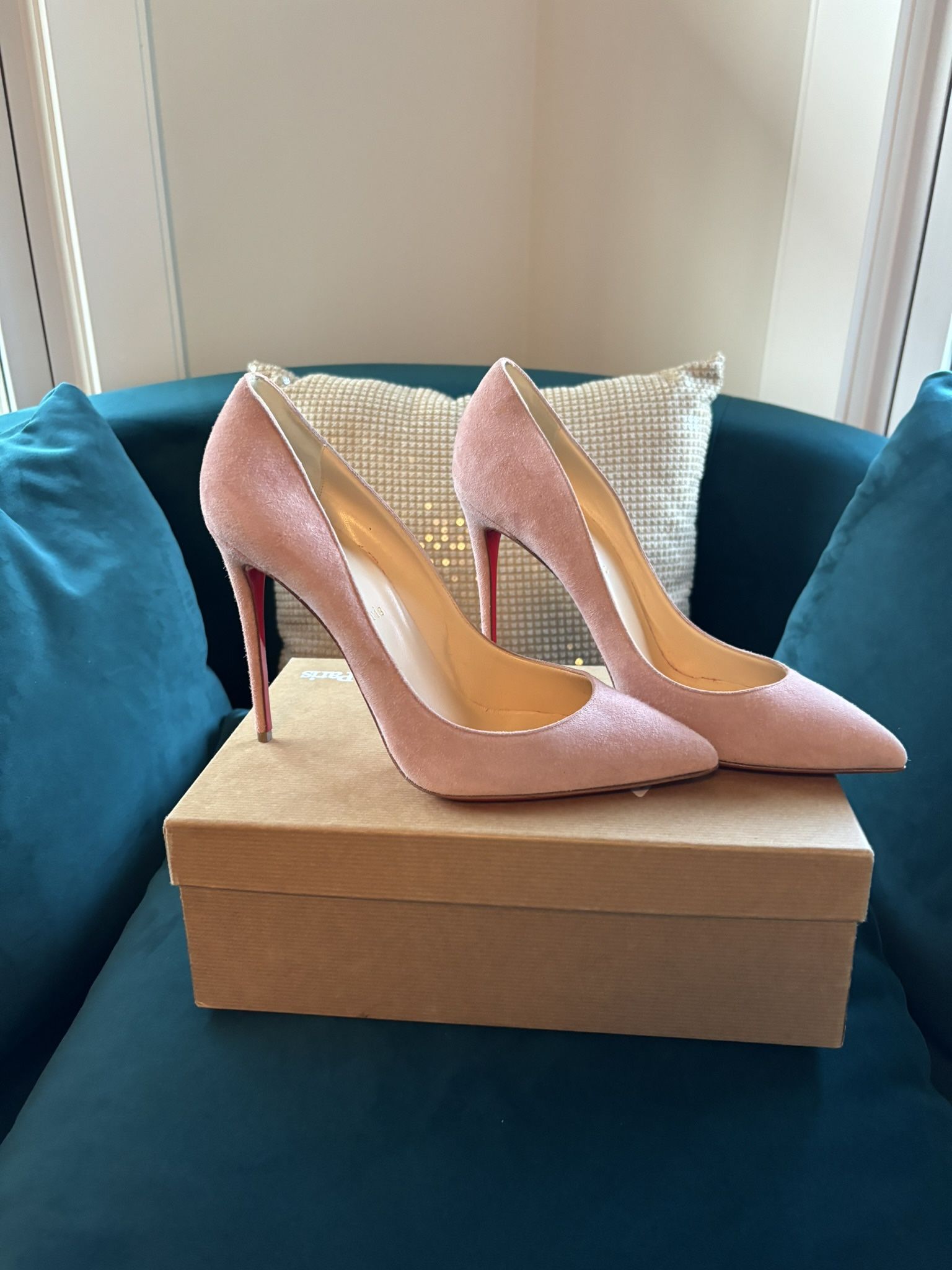 Christian Louboutin Heels Pink Suede Size 40.