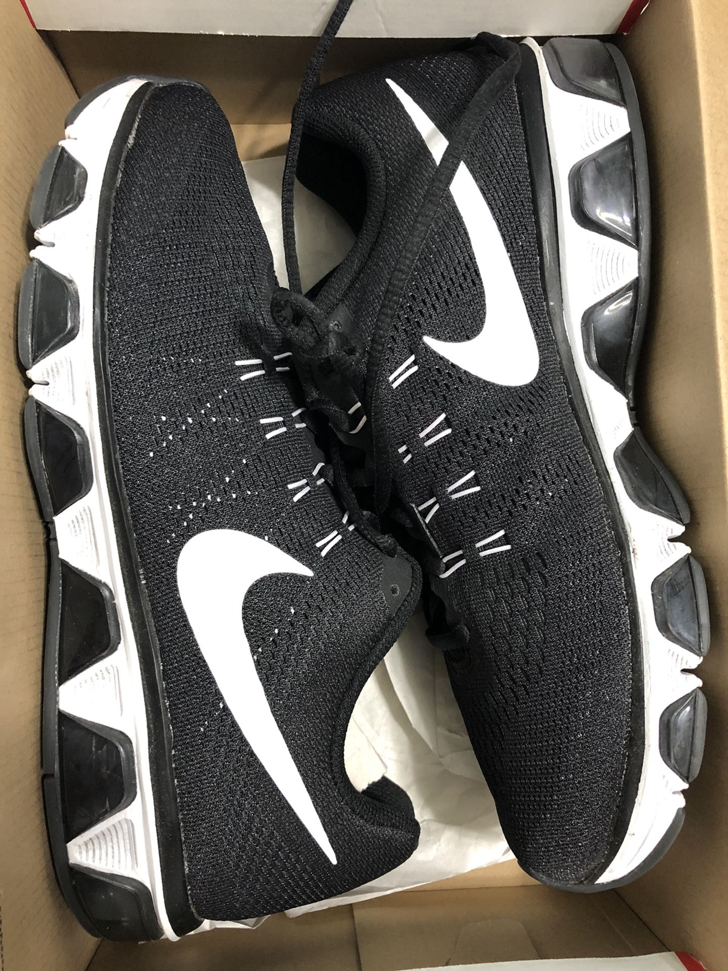 NIKE TAILWIND SIZE RUNS A BIT SMALL USED LIKE NEW