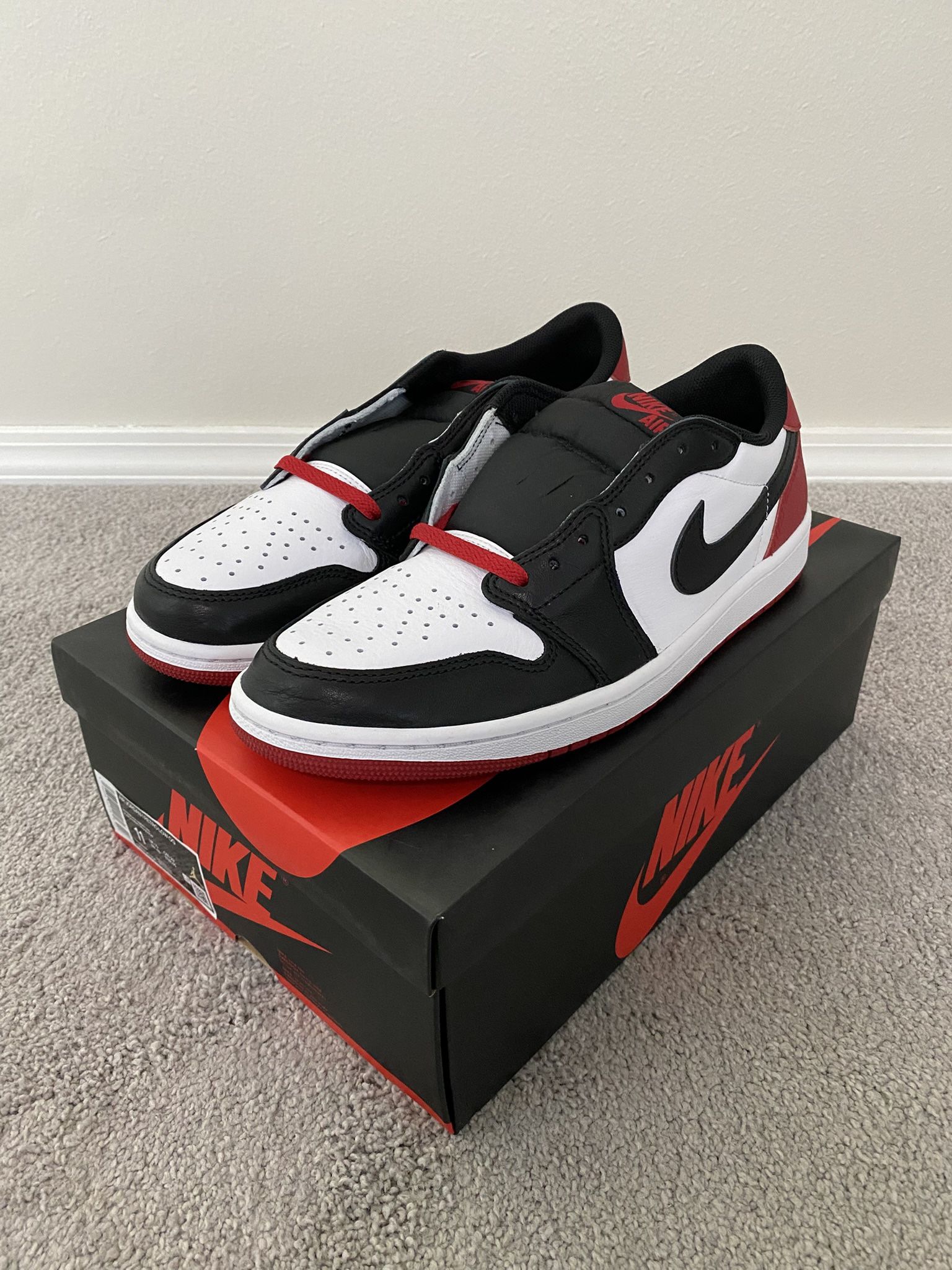 Jordan 1 OG Low Black Toe - Size 11