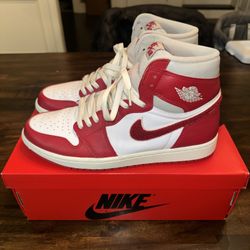 Nike Air Jordan 1 Retro High OG Men’s 10.5 Women’s 12 Varsity Red 